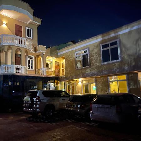 Moments Park Motel Dar es Salaam Eksteriør billede