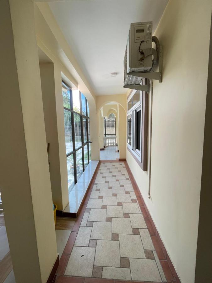 Moments Park Motel Dar es Salaam Eksteriør billede
